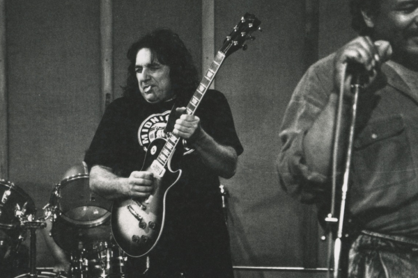 Se estrena el documental que sigue la ruta blusera de Pappo y une a La Paternal con Los Ángeles 