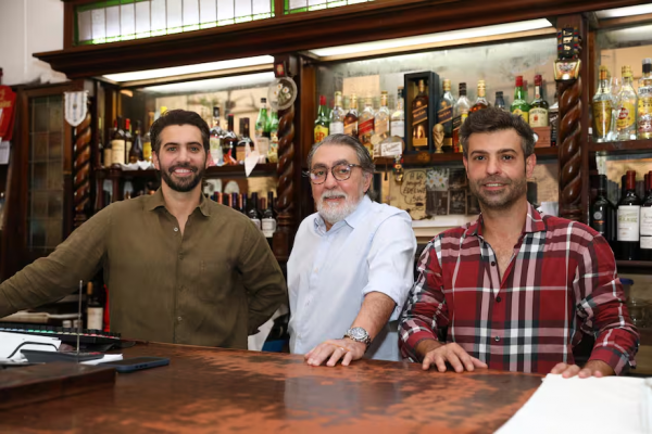 Los secretos del histórico restaurante elegido desde siempre por el jet set: no cambia el menú y todos pagan sí o sí