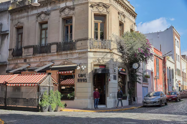 Café Rivas, la recuperación arquitectónica de un bar notable en la esquina donde nació Buenos Aires