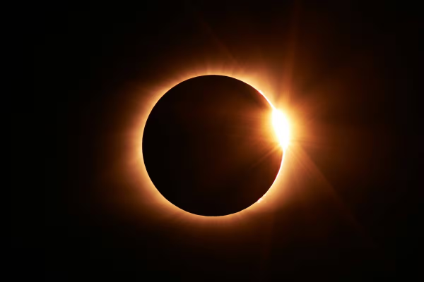 El primer eclipse solar del año: así se vio el “anillo de fuego” desde el fin del mundo