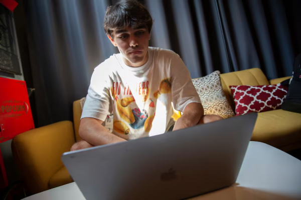 Mi amigo, el chatbot: el engranaje y los riesgos detrás de que los chicos usen la inteligencia artificial como confidente