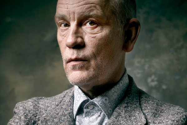 John Malkovich vuelve a Buenos Aires con Sabato y Piazzolla en su equipaje: “El tango es el talento realizado”