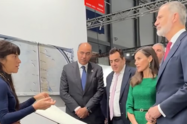 Quién es Agustina Woodgate, la artista argentina que cautivó a los reyes de España en ARCOmadrid 2026