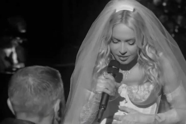 El vídeo de la actuación de Madonna en la fiesta de Dolce & Gabbana cantando ‘La Bambola’