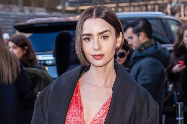 Lily Collins cumple años: diez looks que marcaron el estilo de la protagonista de “Emily in Paris”