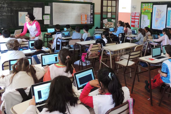 La Ciudad implementa Gemini en las escuelas estatales de Nivel Primario