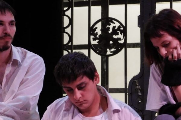 La salud mental en adolescentes: una realidad en la que se sumerge la obra «Exposición, la necesidad crea la forma»