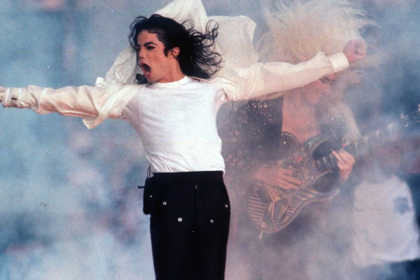 Junto con la biopic de Michael Jackson se lanza el álbum de la banda sonora en varios formatos