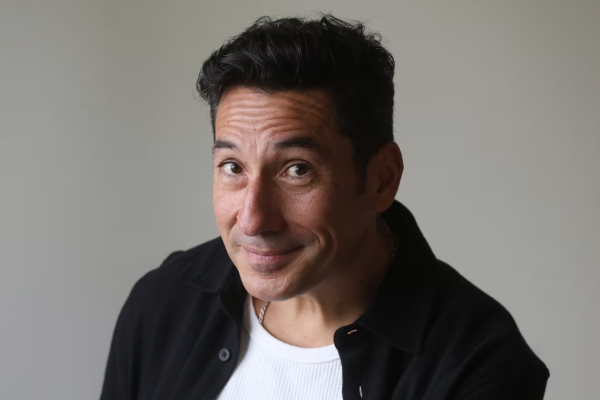 Ariel Ardit: llegó a Gardel desde el canto lírico, fue luchador de catch y ahora le rinde homenaje a otro ídolo