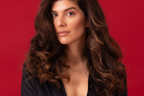 Inés Martina presenta su EP Rocola Latina