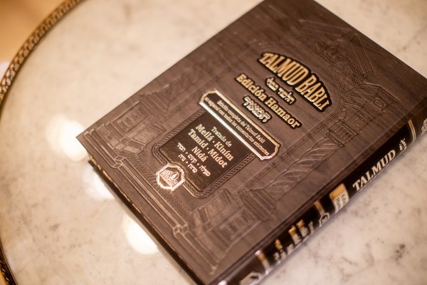 El Talmud, más cerca: una edición completa en español que busca superar siglos de barreras y llegar a más lectores