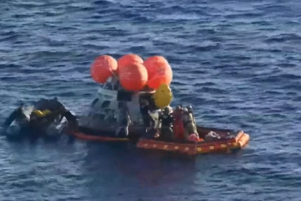 Artemis II regresó con éxito a la Tierra, en otro hito en la carrera espacial. Mirá los videos