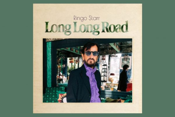 A los 85 años, Ringo Starr publicó su vigésimo álbum solista, «Long Long Road», donde vuelve al country
