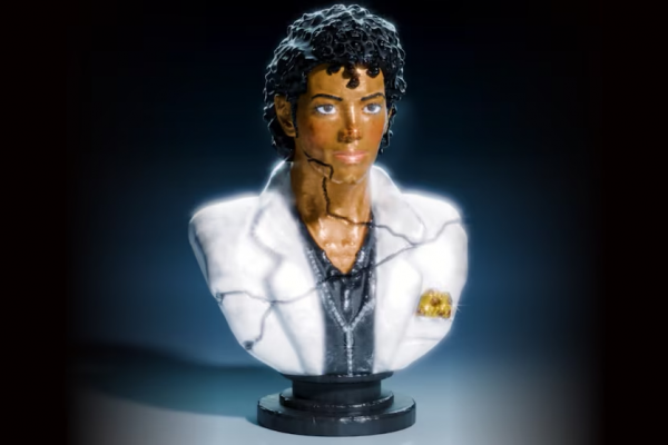 Las dos caras de Michael Jackson: una película que puede recaudar mil millones de dólares convive con nuevos juicios y acusaciones