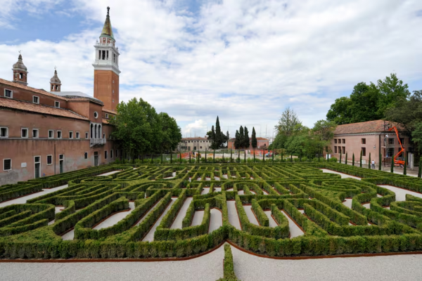 Venecia: el laberinto de Borges y otros secretos artísticos más allá de la famosa Bienal