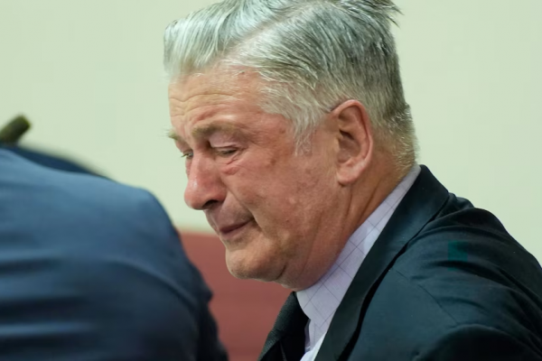 Alec Baldwin se enfrentará a un proceso civil por su negligencia en el rodaje de ‘Rust’: “Ignoró de forma imprudente la probabilidad de provocar angustia emocional”