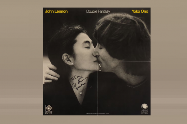 La última firma de Lennon, manuscritos inéditos de McCartney y objetos de Mercury: la subasta que revive su legado millonario