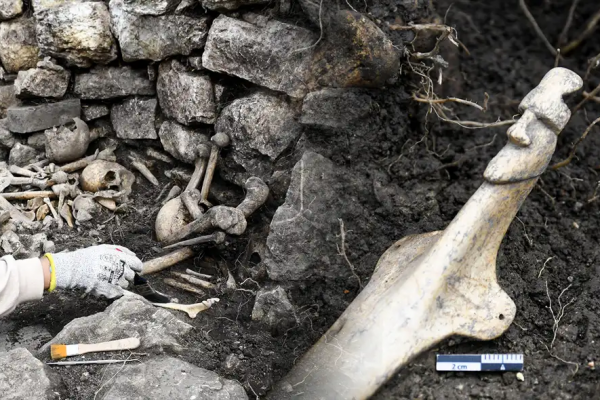 Arqueólogos de Perú descubrieron tumbas de hace 600 años en Kuélap con restos humanos y ofrendas ceremoniales únicas