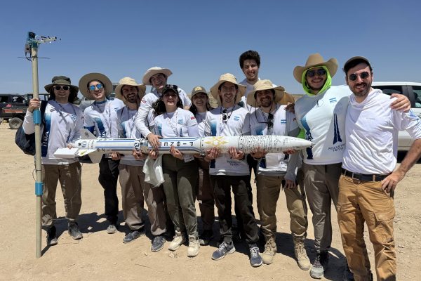 Estudiantes argentinos preparan un cohete supersónico para competir en Estados Unidos y representar a nuestro país