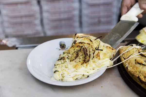 Diez nuevas “pizzerías emblemáticas” de Buenos Aires se suman a la lista oficial
