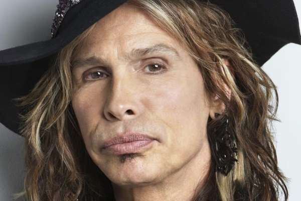 Por qué desestimaron la mayor parte de la denuncia de agresión sexual contra Steven Tyler