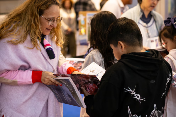 Las editoriales celebran un sorpresivo repunte de ventas en la Feria del Libro: los títulos más pedidos