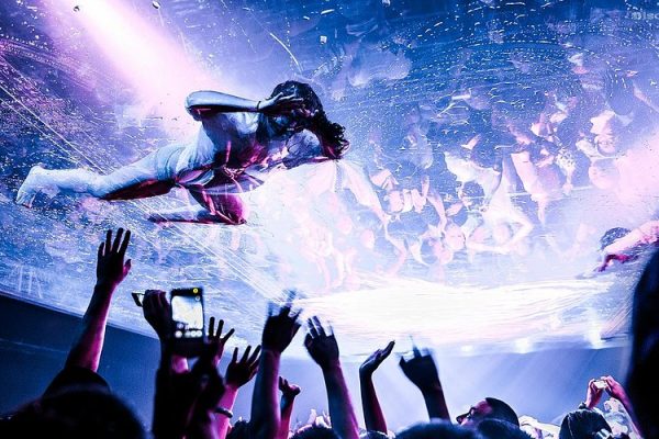 El universo de Fuerza Bruta vuelve a encender a Buenos Aires