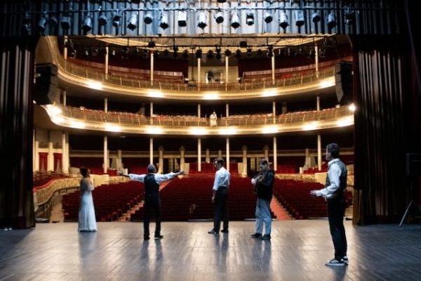 Con una experiencia inmersiva, el teatro Coliseo Podestá estrenó su primera producción integral