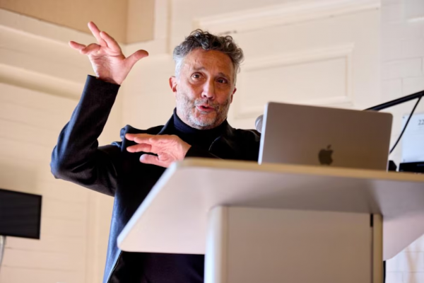 Fito Páez parafrasea a Luis Alberto Spinetta y reflexiona sobre “la música como arma contra todos los males de este mundo”