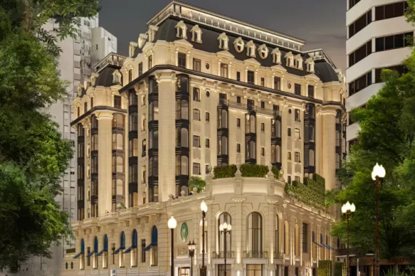 Hallazgo impactante en el Plaza Hotel: el tesoro que descubrieron bajo capas de pintura