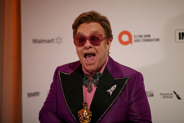 Elton John terminó un nuevo disco y es diferente a todos los anteriores: “Si no escucho música, estoy muerto”