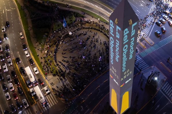 Más de 200 mil personas se sumaron a la celebración del 90° aniversario del Obelisco porteño: mirá los videos