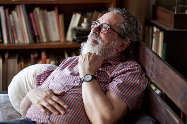 César Aira: “Ahora escribo menos y me da más trabajo”