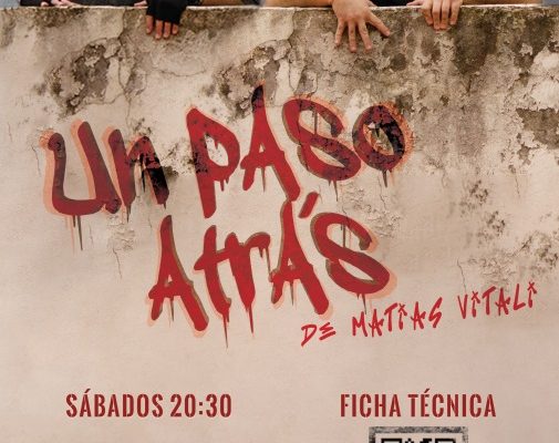 Un paso atrás, tragicomedia entre la web, la docencia y una sociedad convulsionada