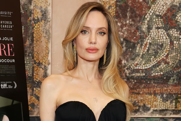 Angelina Jolie y un extraño comentario acerca de su vida amorosa: “Con nadie”