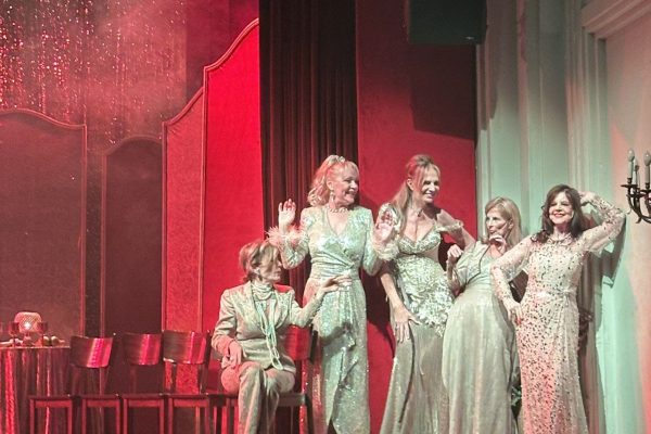 Brillo y ovaciones en «Doradas» de José María Muscari en el Regina