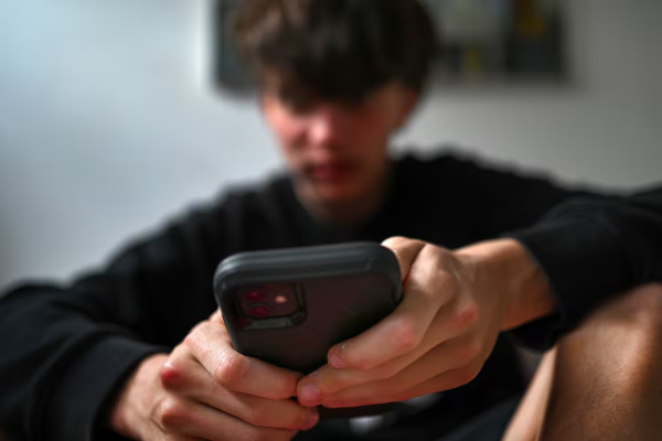 Alarmante resultado de un estudio: uno de cada cuatro adolescentes participó al menos de un reto viral en el último año