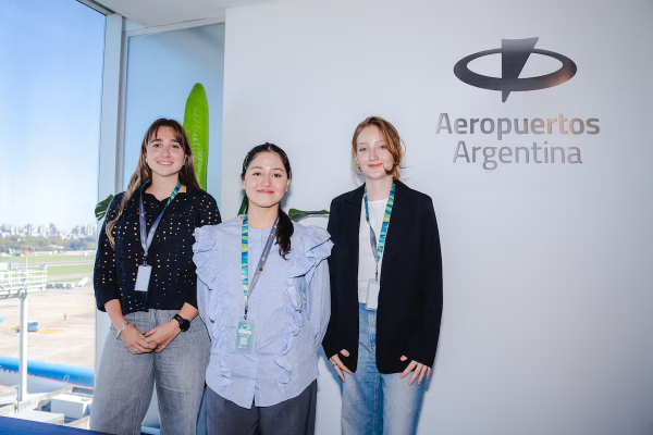Becas WIATT: La propuesta de Aeropuertos Argentina para impulsar el acceso de mujeres a la industria