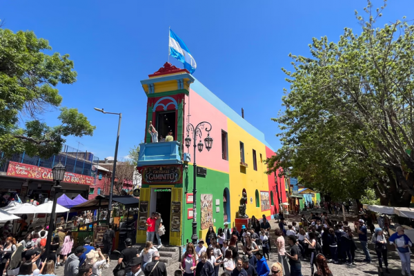 Alfredo Segatori inaugura La Boca 5.0, una experiencia inmersiva en pleno Caminito