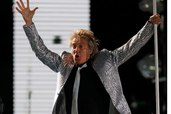 El show debe continuar. Rod Stewart se descompensó y necesitó oxígeno para terminar su concierto