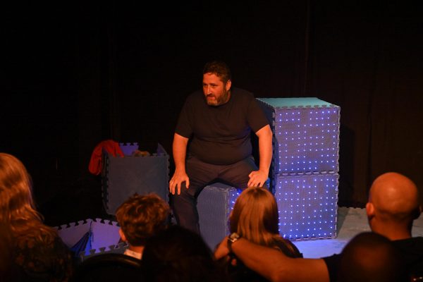 MAZEL TOC, una obra que hace una radiografía del particular síndrome de un actor a través del humor