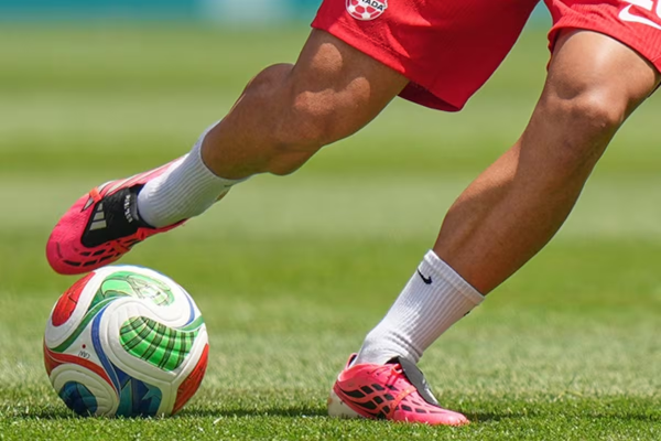 De “dejarla picando” a “pecho frío”: cuál es el origen de las frases futboleras que usamos todos los días