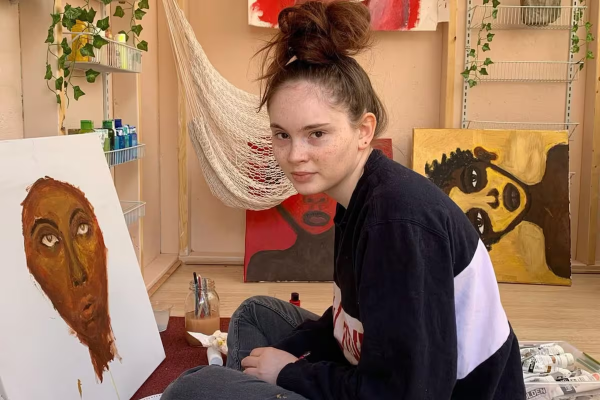 Esta niña prodigio del arte vendió cuadros por valor de 7 millones de dólares antes de cumplir los 14 años