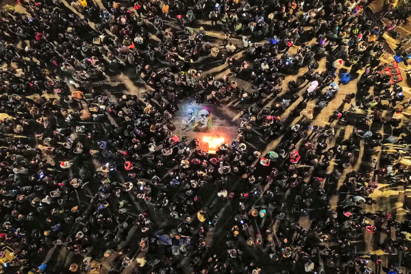 Los fans de Indio Solari despidieron al ídolo en Plaza de Mayo: banderas, canciones y misa ricotera