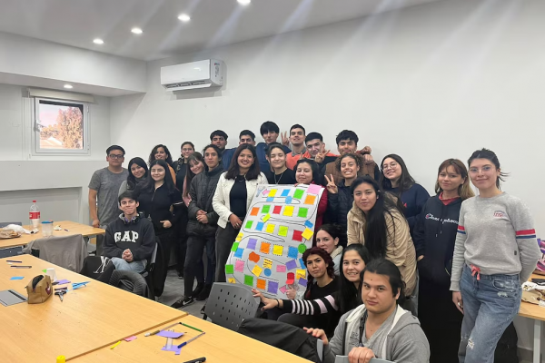 500 becas gratuitas para jóvenes: el programa de la fundación Empujar para fomentar la inserción laboral