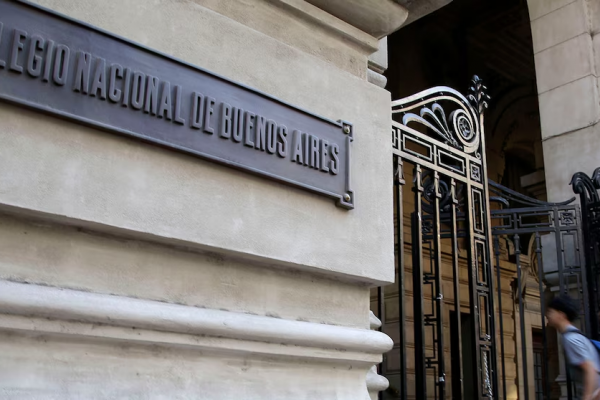 Los alumnos de los colegios secundarios de la UBA egresarán con varias materias aprobadas del CBC