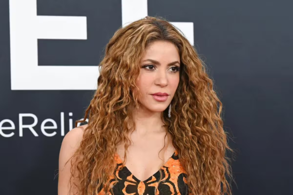 Shakira alerta a sus seguidores por imágenes falsas generadas con IA