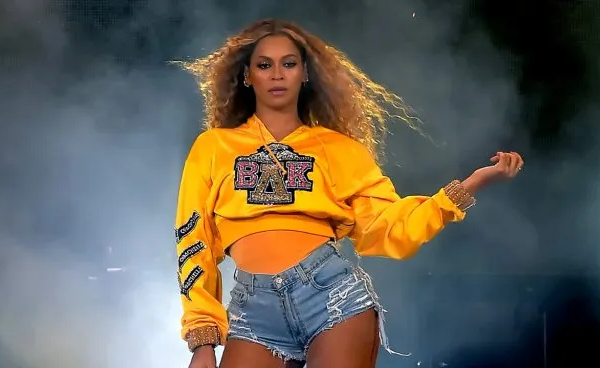 Beyoncé lanzó por sorpresa su nueva canción «Morning Dew (Donk)»