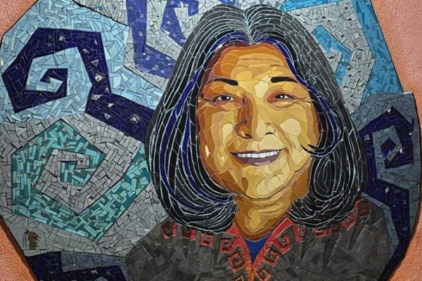 Mercedes Sosa tiene un nuevo homenaje en Avellaneda: un mural de mosaicos que celebra su legado