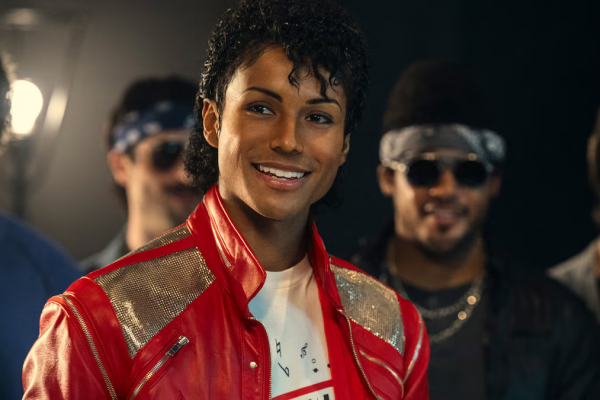 La biopic de Michael Jackson destrona a Bohemian Rhapsody y Oppenheimer al superar los USD 1.000 millones